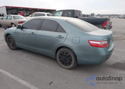 2007 Toyota Camry Le z USA, uszkodzony, nr VIN 4T1BE46K27U703883